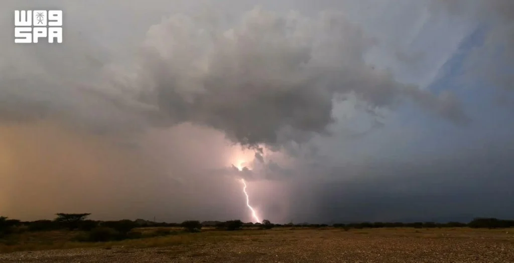 Red alerts issued as heavy rain, flash floods threaten parts of Saudi Arabia