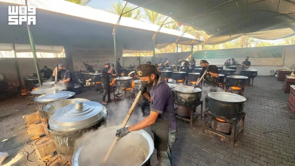 KSrelief Strengthens Food Security in Central and Southern Gaza with 25,000 Hot Meals