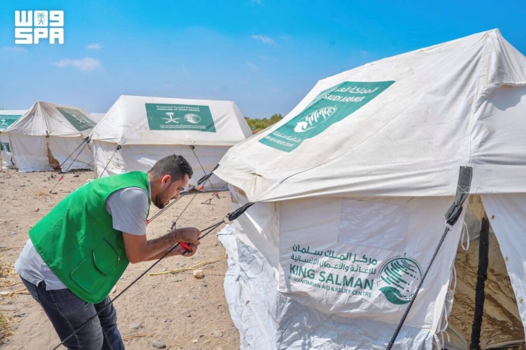 KSrelief Distributes Tents, Shelter Kits to 100 Displaced Families in Yemen’s Lahj